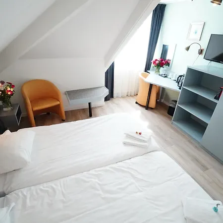 Hotel Den Burg 3* 덴버크