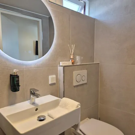 Hotel Den Burg 호텔